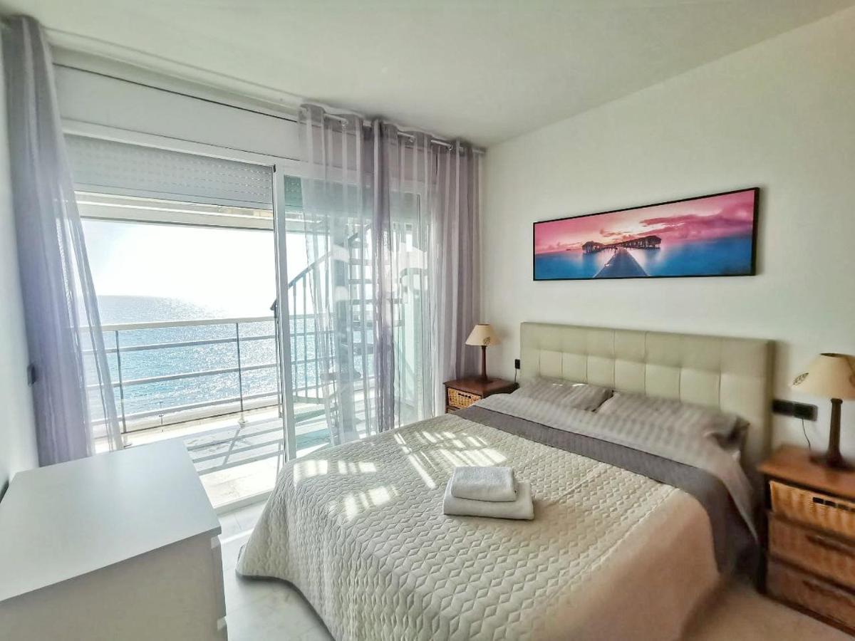 Seafront Apartment In Бланес Екстер'єр фото