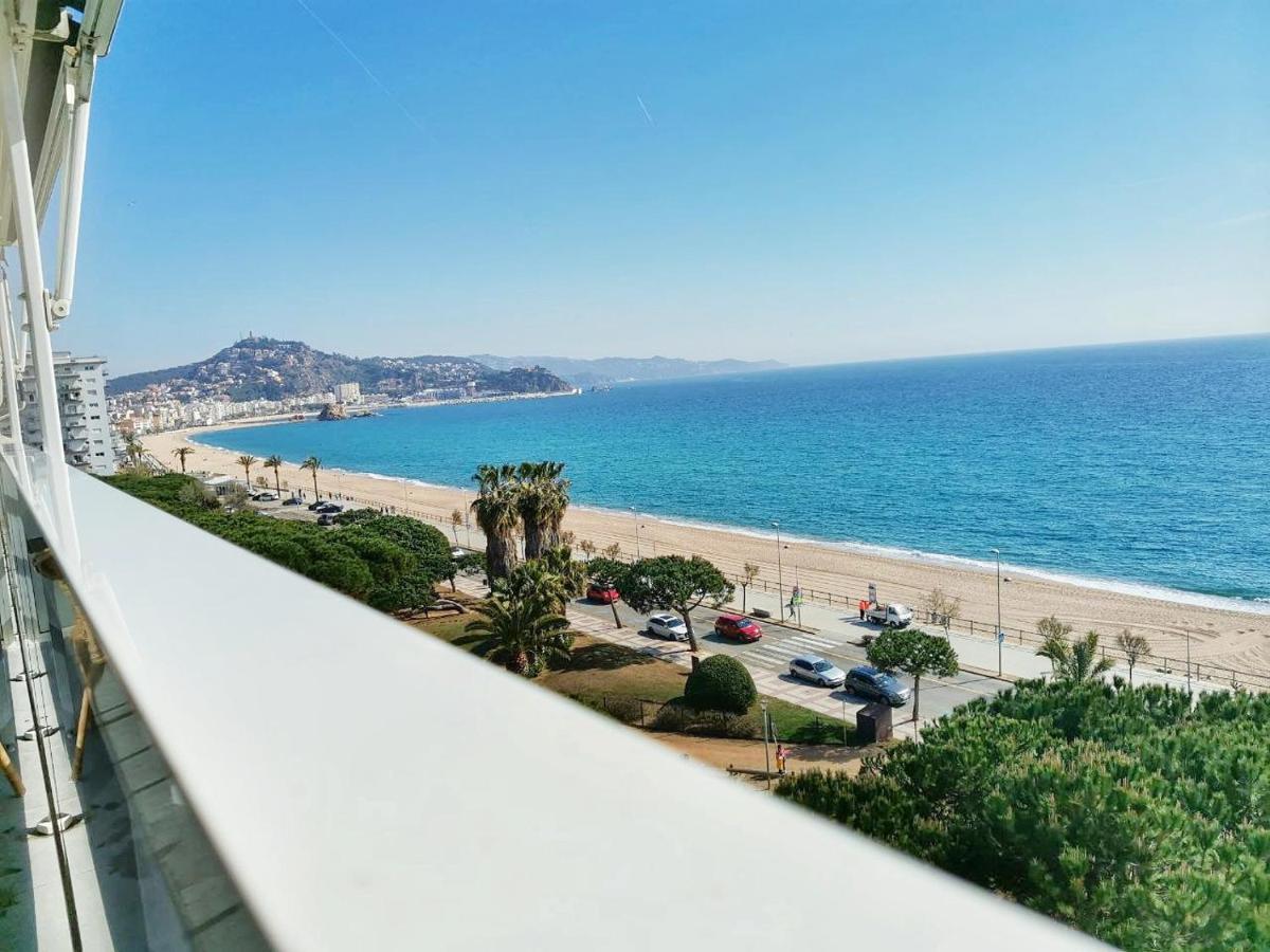 Seafront Apartment In Бланес Екстер'єр фото