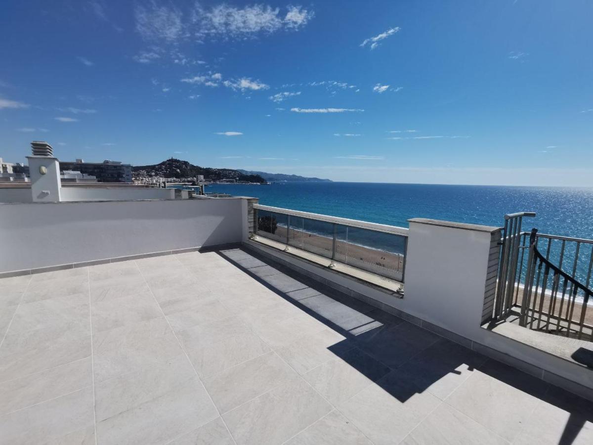 Seafront Apartment In Бланес Екстер'єр фото